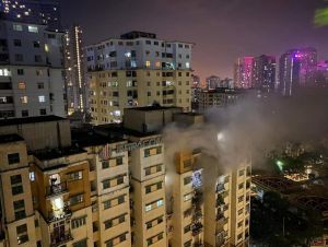 Hỏa hoạn tại chung cư trên đường Nguyễn Cơ Thạch, Hà Nội Hỏa hoạn tại chung cư trên đường Nguyễn Cơ Thạch, Hà Nội