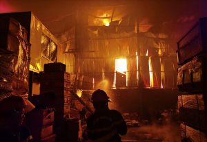 Chập tối, Hà Nội xảy ra 2 vụ cháy lớn Chập tối, Hà Nội xảy ra 2 vụ cháy lớn