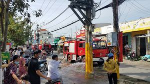 Cháy lớn đối diện UBND phường Tân Tạo, quận Bình Tân, TP.HCM Cháy lớn đối diện UBND phường Tân Tạo, quận Bình Tân, TP.HCM