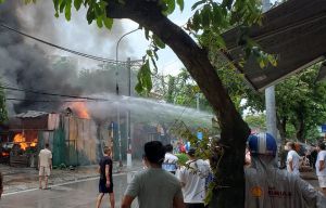 Cháy lớn tại Hà Nội, nhiều ôtô cháy rụi Cháy lớn tại Hà Nội, nhiều ôtô cháy rụi