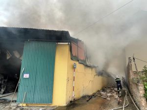 Cháy lớn thiêu rụi hơn 600m2 nhà xưởng tại Đan Phượng, Hà Nội Cháy lớn thiêu rụi hơn 600m2 nhà xưởng tại Đan Phượng, Hà Nội