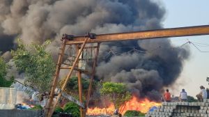 Cháy lớn tại Hải Dương, cột khói cao vút nhìn rõ từ khoảng cách 10km Cháy lớn tại Hải Dương, cột khói cao vút nhìn rõ từ khoảng cách 10km