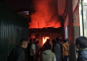 Cháy lớn tại Hoàng Mai 3 người tử vong  Cháy lớn tại Hoàng Mai 3 người tử vong