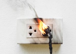 Khuyến cáo người dân không câu móc, đấu nối điện tùy tiện để phòng ngừa cháy nổ Khuyến cáo người dân không câu móc, đấu nối điện tùy tiện để phòng ngừa cháy nổ