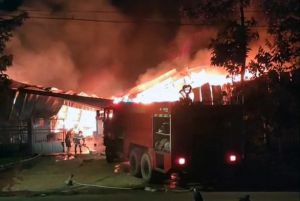 Nhà máy sợi rộng khoảng 4.000m2 tại Đồng Nai cháy lớn Nhà máy sợi rộng khoảng 4.000m2 tại Đồng Nai cháy lớn