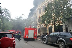 Hà Nội: Cháy lớn trên phố Phùng Hưng Hà Nội: Cháy lớn trên phố Phùng Hưng