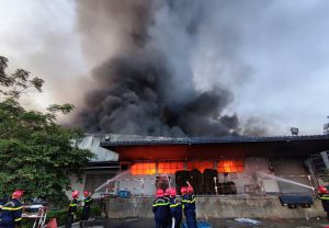 Thừa Thiên - Huế: Cháy lớn tại công ty dệt may Scavi Thừa Thiên - Huế: Cháy lớn tại công ty dệt may Scavi