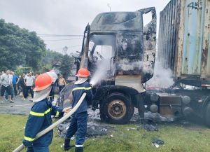 Cảnh giác với bà hỏa trong mùa hanh khô Cảnh giác với bà hỏa trong mùa hanh khô