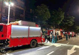 Cháy lớn tại căn nhà hai tầng trên đường Trường Chinh, thành phố Đà Nẵng Cháy lớn tại căn nhà hai tầng trên đường Trường Chinh, thành phố Đà Nẵng