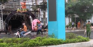 Cháy lớn tại quán Pub ở Cát Bà, 3 người bị thương Cháy lớn tại quán Pub ở Cát Bà, 3 người bị thương