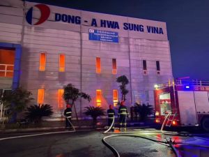 Hải Phòng: Cháy lớn suốt 4 tiếng trong Khu công nghiệp Tràng Duệ Hải Phòng: Cháy lớn suốt 4 tiếng trong Khu công nghiệp Tràng Duệ