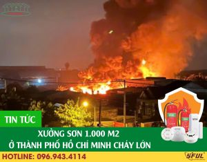 Xưởng sơn 1.000 m2 ở TP HCM cháy lớn Xưởng sơn 1.000 m2 ở TP HCM cháy lớn