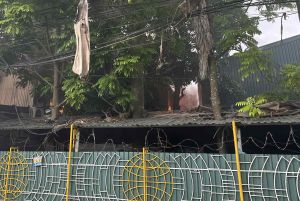 Sau tiếng nổ lớn, kho dược ở Hà Nội bốc cháy dữ dội Sau tiếng nổ lớn, kho dược ở Hà Nội bốc cháy dữ dội