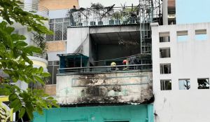 TP.HCM: Cảnh sát cứu 3 người trong đám cháy lớn trên đường Nguyễn Thượng Hiền TP.HCM: Cảnh sát cứu 3 người trong đám cháy lớn trên đường Nguyễn Thượng Hiền