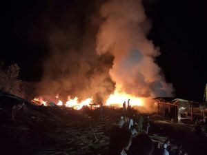 Xưởng gỗ ở xã Đam Rông 1 - Lâm Đồng cháy lớn suốt nhiều giờ Xưởng gỗ ở xã Đam Rông 1 - Lâm Đồng cháy lớn suốt nhiều giờ